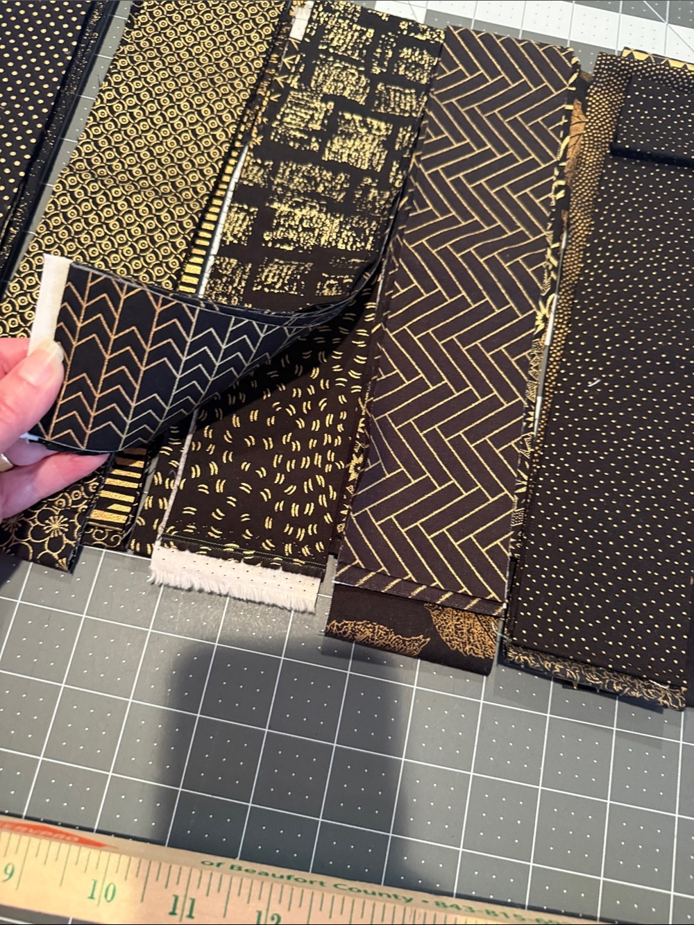 2.5x 42” strips high quality cotton fabric Black & Gold Patterned - Picture 8 of 13